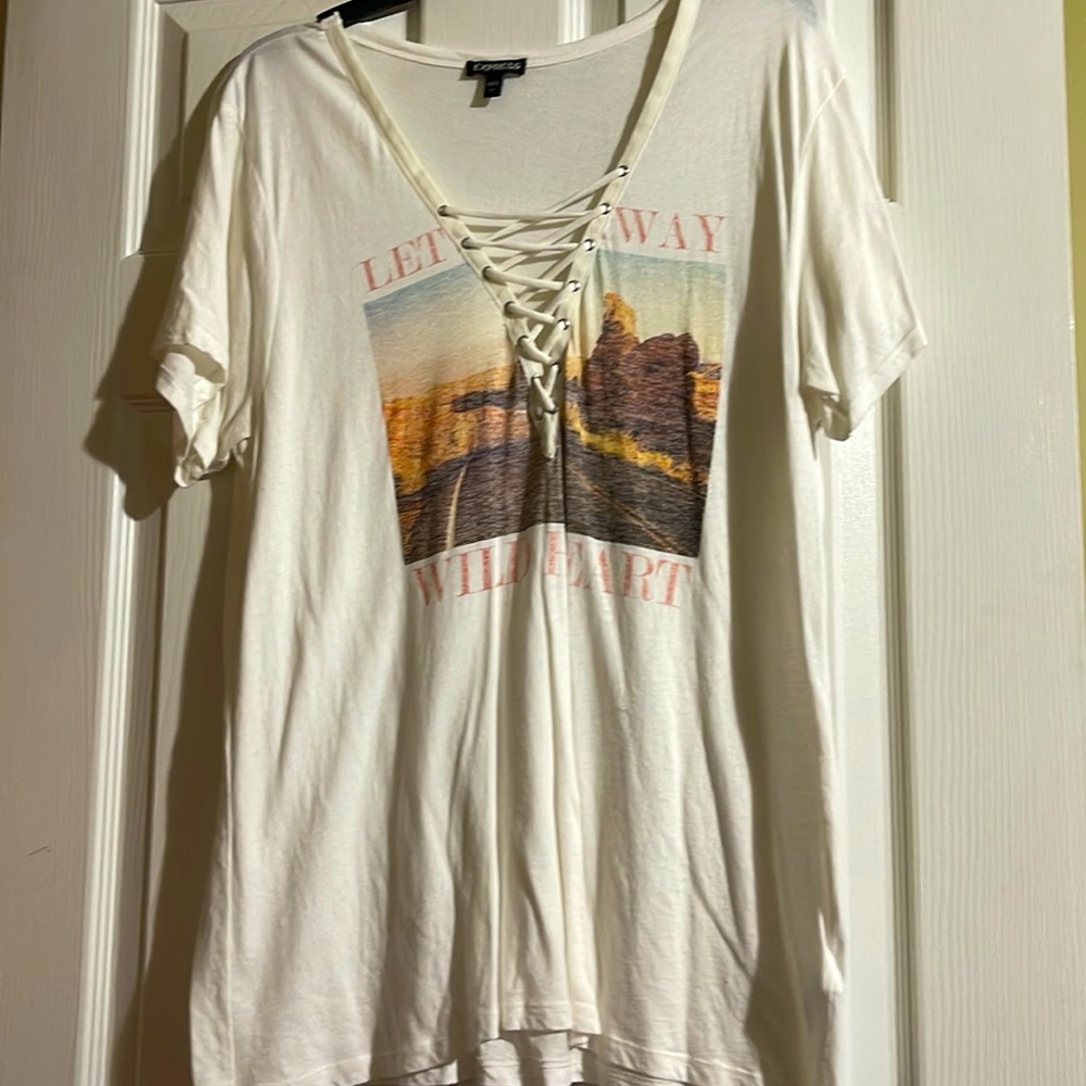 Express graphic tee